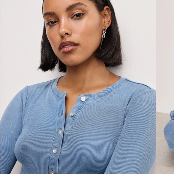 Good American Jeanius Fitted Henley Indigo376 Size Medium Long Sleeve - Picture 4 of 10